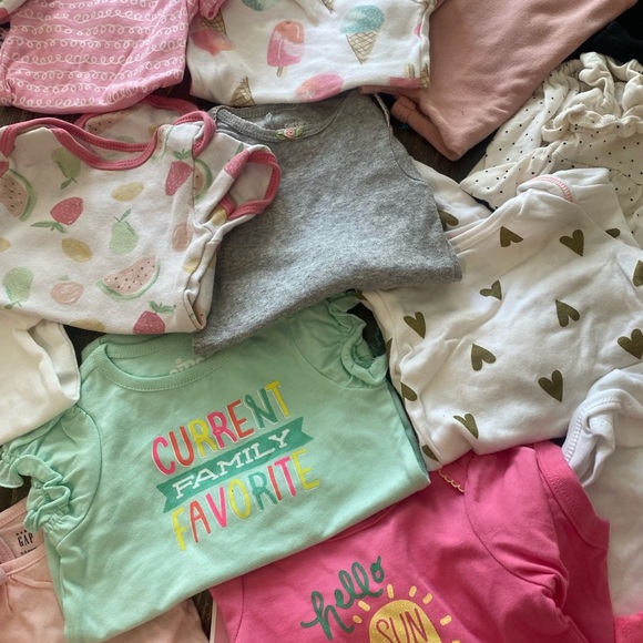BABY GIRL onesies💗CRAZY DEAL 0-3 mos shirt sleeve, long sleeve and sleeveless! - Picture 4 of 14